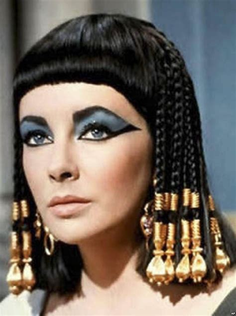 Did Cleopatra wear eye makeup?