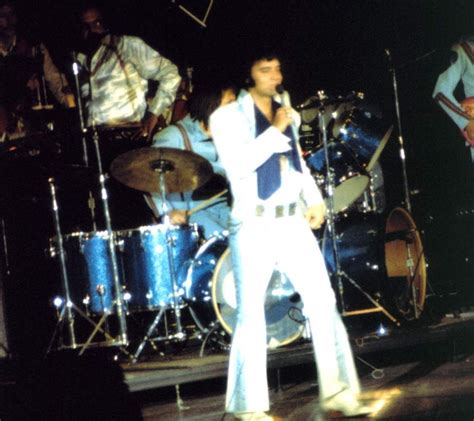 Did Elvis play in Niagara Falls?