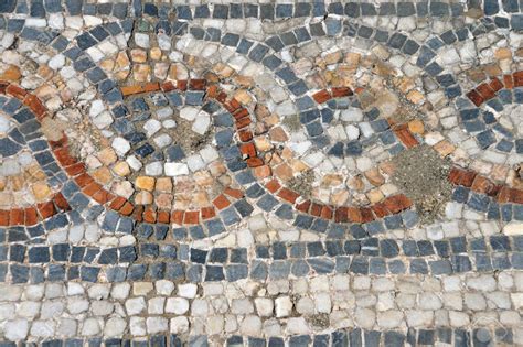 Did Greeks use mosaics?