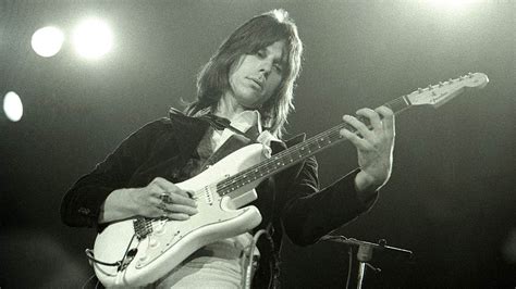 Did Jeff Beck ever use a pick?