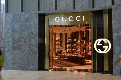 Did Kering buy Gucci?
