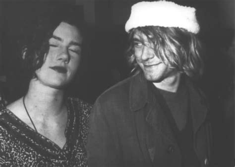 Did Kurt Cobain date Tobi Vail?