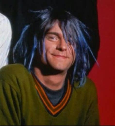 Did Kurt Cobain dye his hair blue?