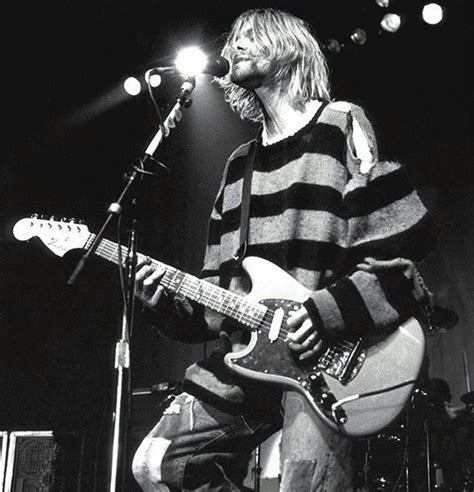 Did Kurt Cobain know how do you play the guitar?