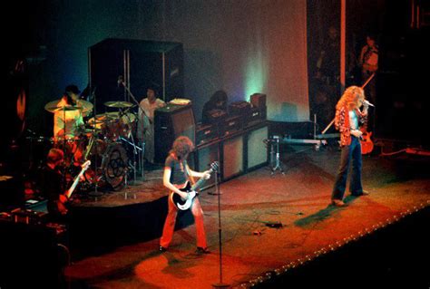 Did Led Zeppelin play in Chicago in 1975?