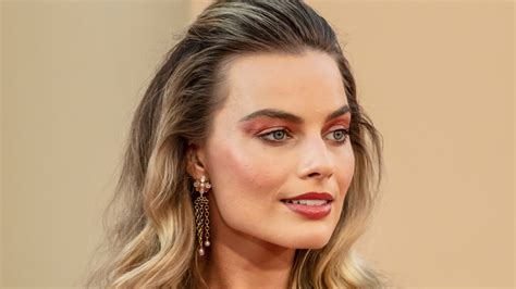 Did Margot Robbie always want to be an actress?