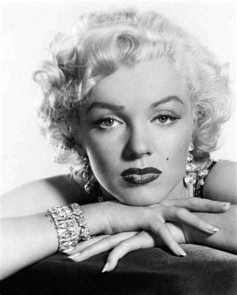 Did Marilyn Monroe have eyelash extensions?