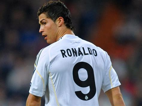 Did Ronaldo wear number 9?