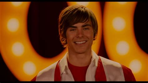 Did Zac Efron sing in HSM 3?