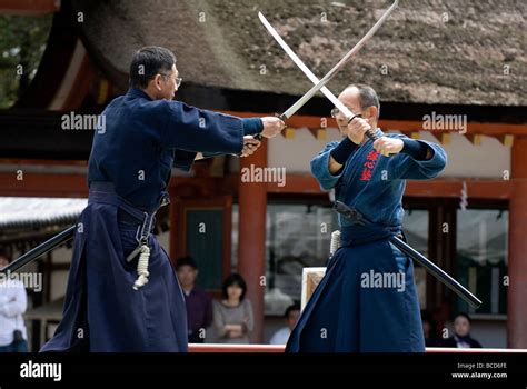 Did samurai fight with 2 swords?