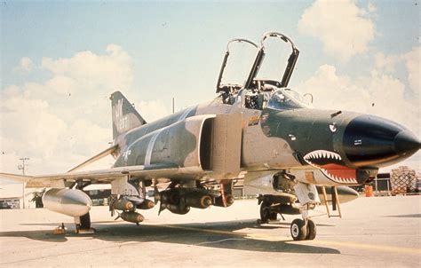 Did the F-4 have a gun?