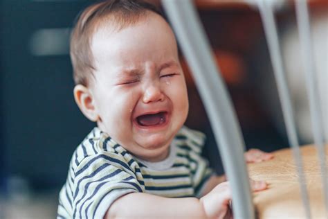 Do 1 year olds cry?