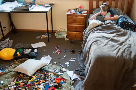 Do ADHD people like messy rooms?