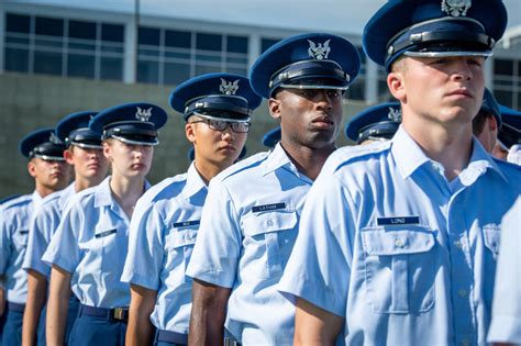 Do Air Force officers have to shave?