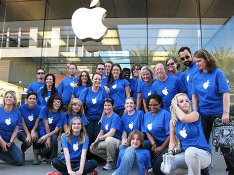 Do Apple employees have to go to the office?