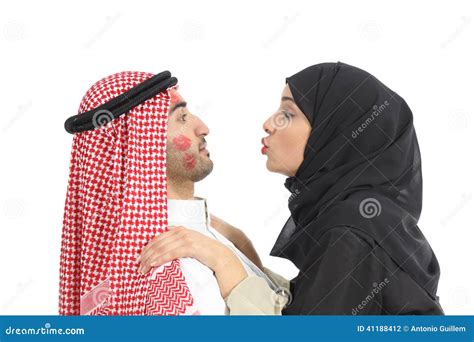 Do Arabs kiss 3 times?