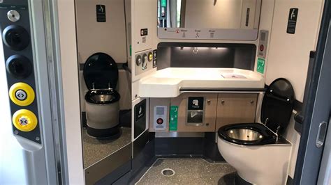 Do English trains have toilets?