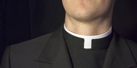 Do Episcopal priests wear collars?