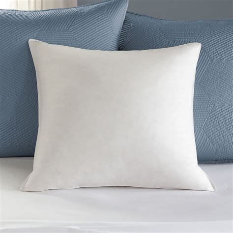 Do Europeans sleep on square pillows?
