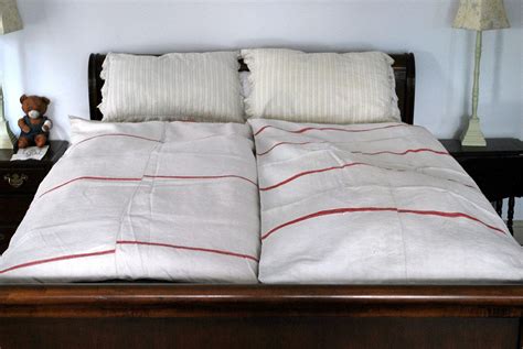 Do Europeans use a top sheet with a duvet?