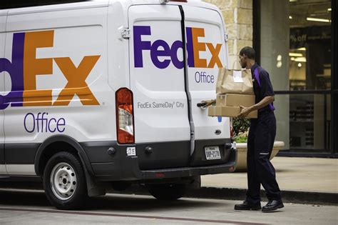 Do FedEx packages move on weekends?