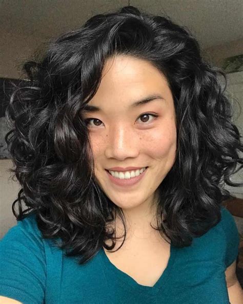 Do Japanese have naturally curly hair?