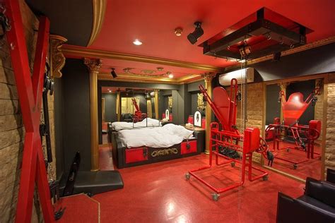 Do Japanese use love hotels?