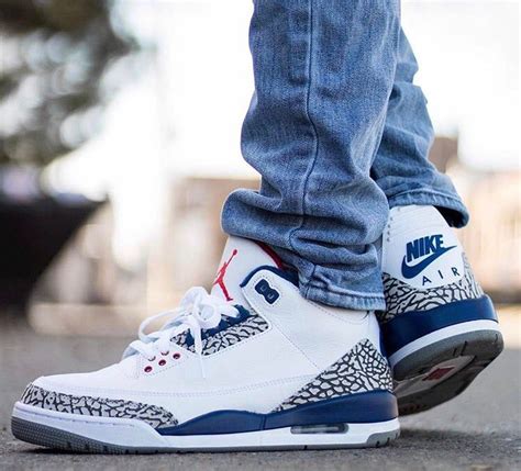 Do Jordan 4s go with skinny jeans?