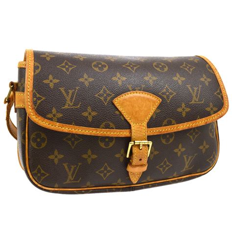 Do Louis Vuitton bags say made in Italy?