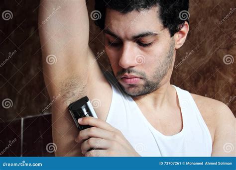 Do Muslims shave underarms?