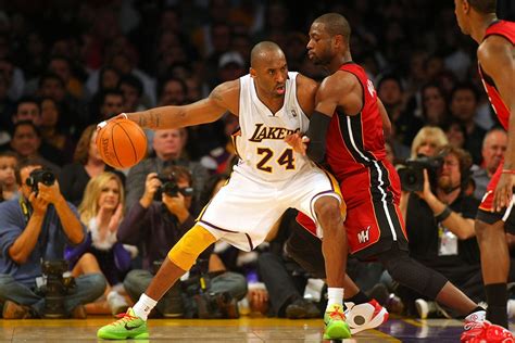 Do NBA players wear knee sleeves?