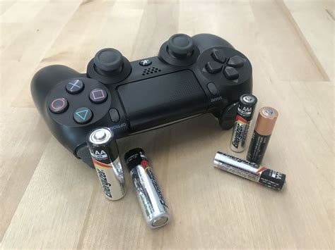 Do PS4 controllers have replaceable batteries?