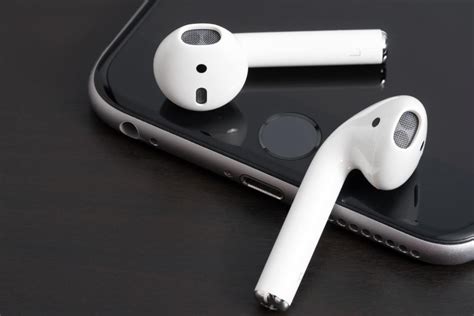 Do Sony earbuds work with Apple?