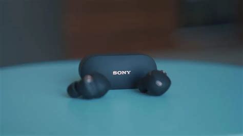 Do Sony earbuds work with Siri?