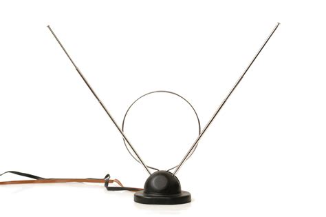 Do TV antennas work without cable?
