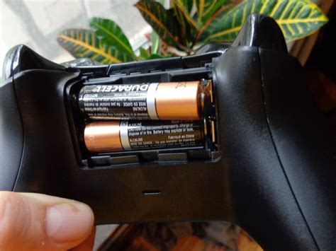 Do Xbox 360 controllers need batteries?