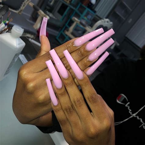Do acrylic nails carry bacteria?