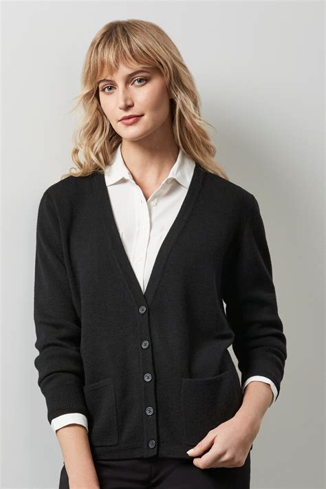 Do all cardigans have buttons?