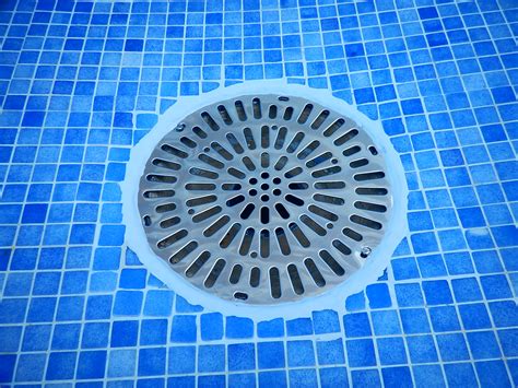 Do all pools need a drain?