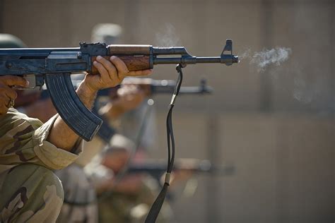Do any militaries use AK-47?