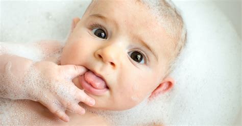 Do babies sleep better after bath?