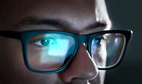 Do blue light glasses help with cybersickness?