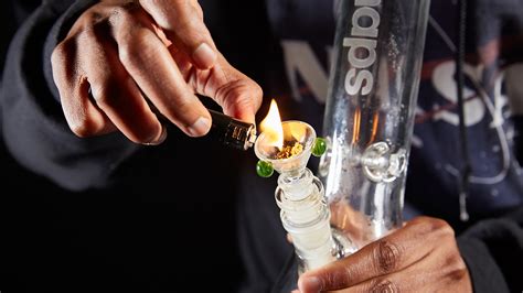 Do bongs smell after use?