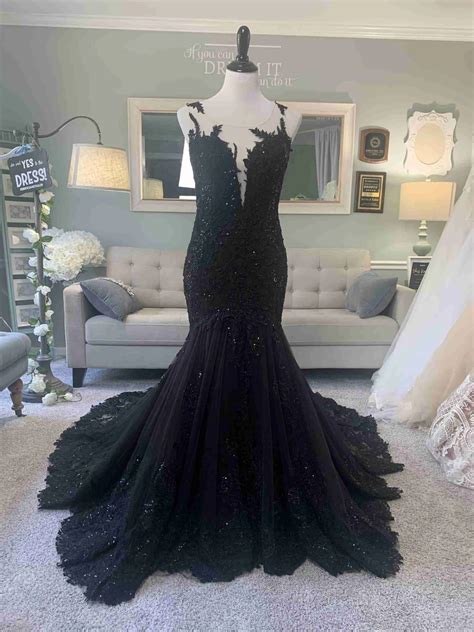 Do brides wear black?