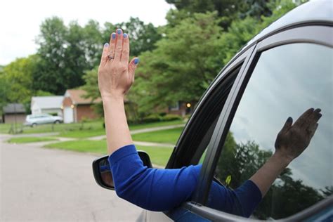 Do car windows stop for fingers?