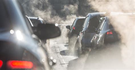 Do cars emit carcinogens?