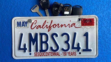 Do cars need license plates in California?