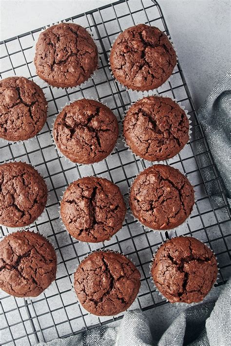 Do cookies finish baking while cooling?