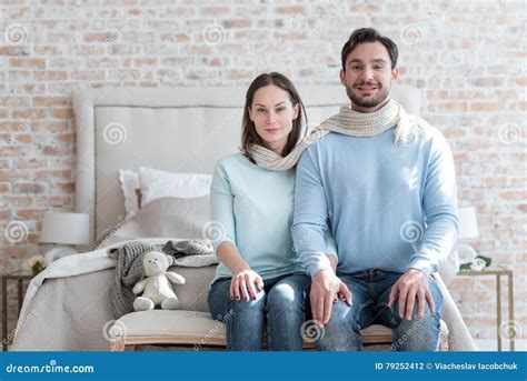 Do couples always sit next to each other?
