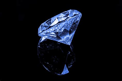 Do diamonds crack when heated?